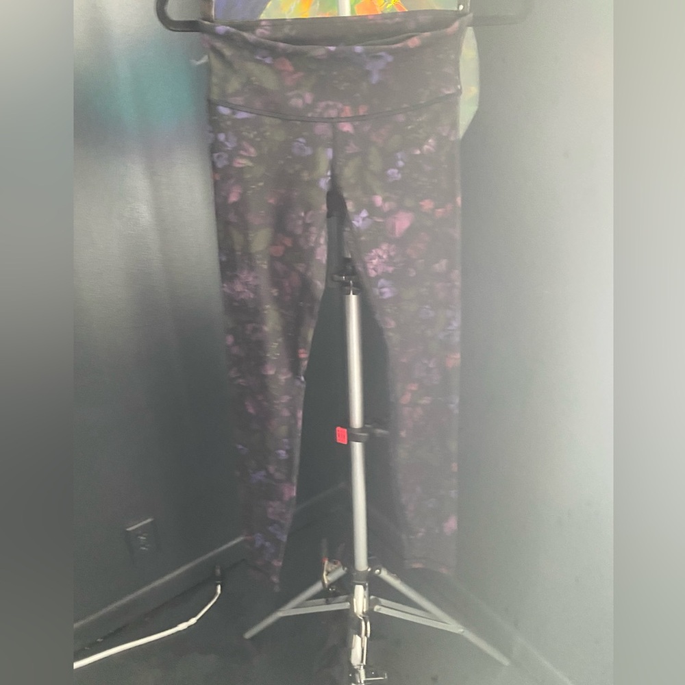 Lululemon Align size 4 low rise - Picture 3 of 5